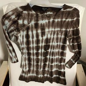 Tie dyed 3/4 length sleeve slim top